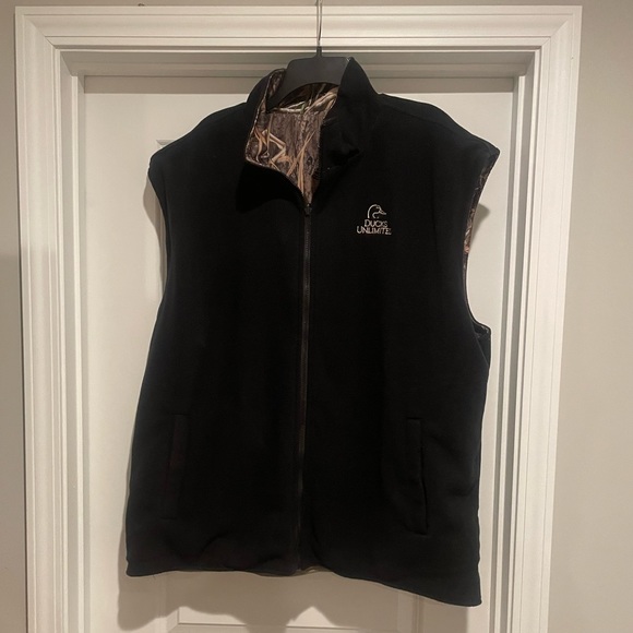 NWOT Ducks Unlimited Reversible Vest, black fleece, shadow grass habitat, XXXL - Picture 7 of 8